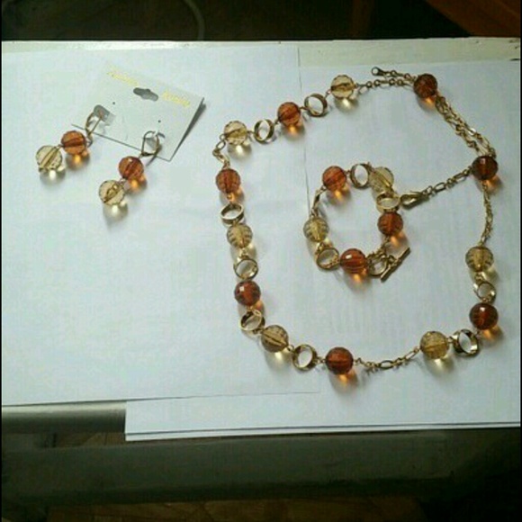 Jewelry set NEW. NEVER WORE.