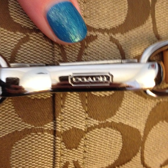 Authentic signature coach handbag - Picture 2 of 4