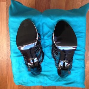 White house black very comfortable sandals