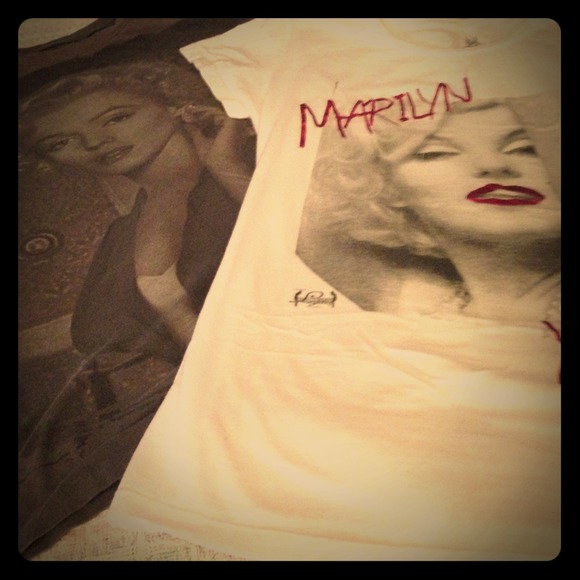 2 Marilyn Monroe T-shirts size large