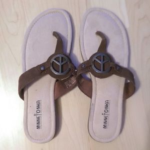 *Bundle* Minnetonka and Guess sandals
