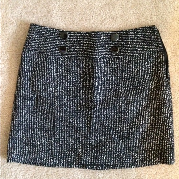 Tweed mini skirt