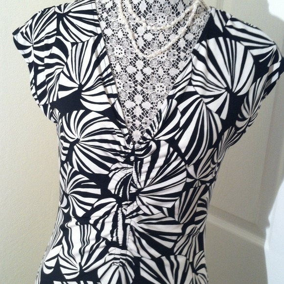 Black and white print dress - Picture 2 of 3