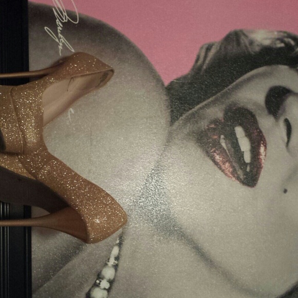 Glittery Gold "Its Ok!" Pumps