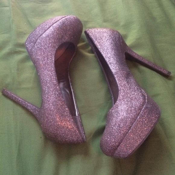 NEARLY NEW SPARKLY HEELS