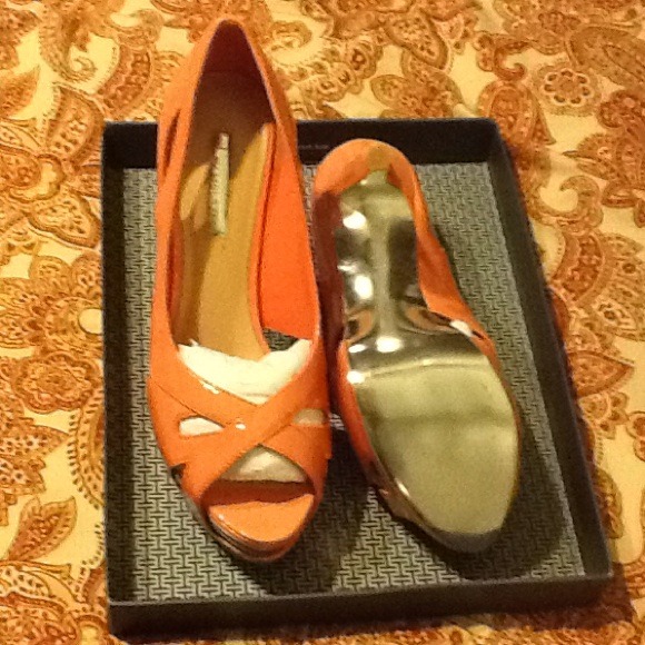 NIB H by Halston platform patten leather shoes - Picture 2 of 4