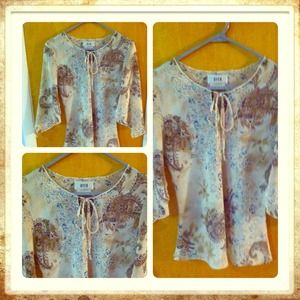 Woman's Blouse. Size Small 👚💁