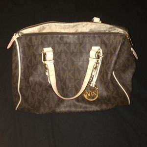 Michael kors jet set purse