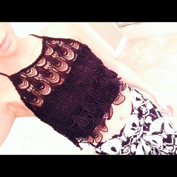 ❌SOLD❌NWT Crochet Crop Top