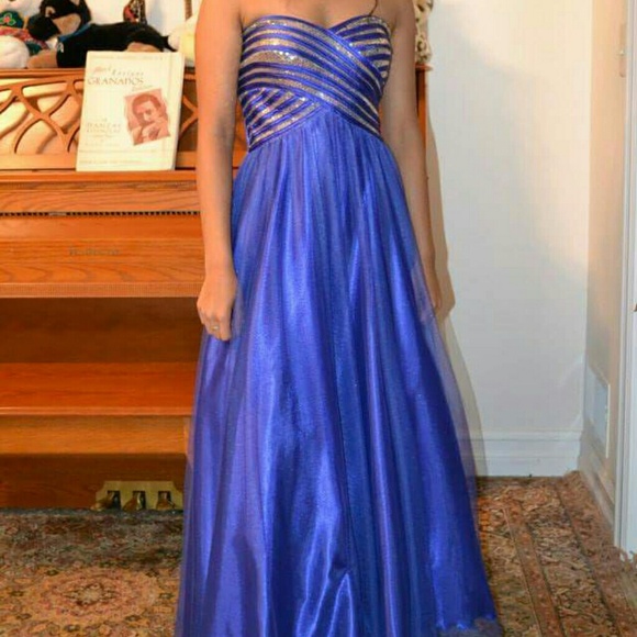 Prom Dress - Picture 2 of 4