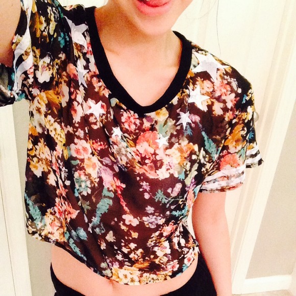 ❌SOLD❌NWT Floral Jersey Style Crop Top