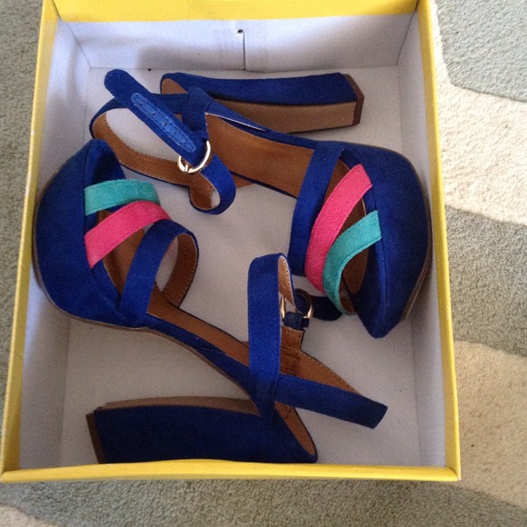 Brand new Colored platforms - Picture 2 of 4