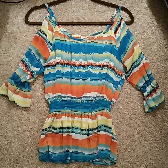 Adorable, unique shoulder top.