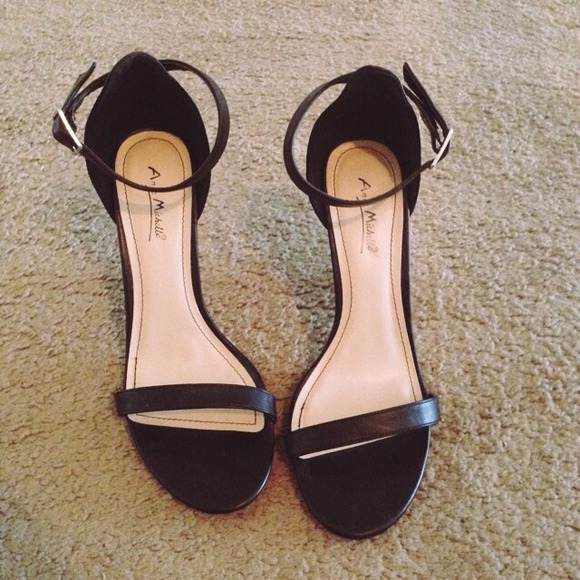 Shoes - Black Single Sole Open Toed Ankle Straps Shoes - Black Single Sole Open Toed Ankle Straps