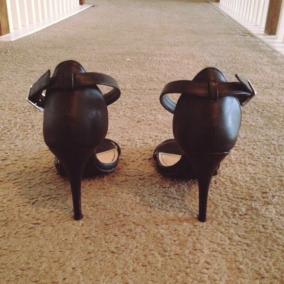 Shoes - Black Single Sole Open Toed Ankle Straps Shoes - Black Single Sole Open Toed Ankle Straps