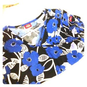 Dickies blue floral scrub top size medium
