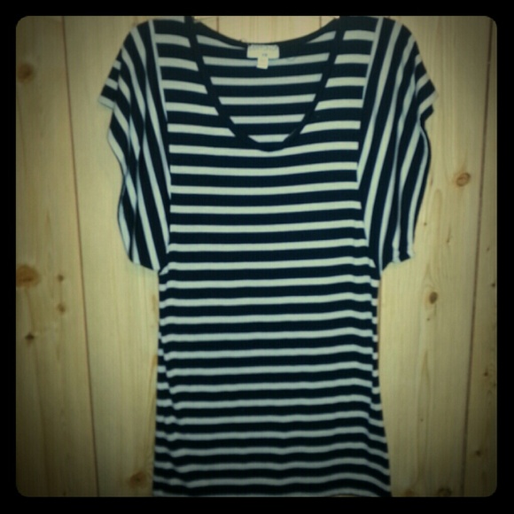 Stripped v neck dress