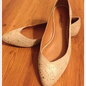🌟🌟BNIB Lucky Brand suede flats🌟🌟