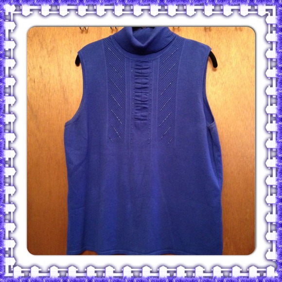 Sleveless Turtleneck Shell