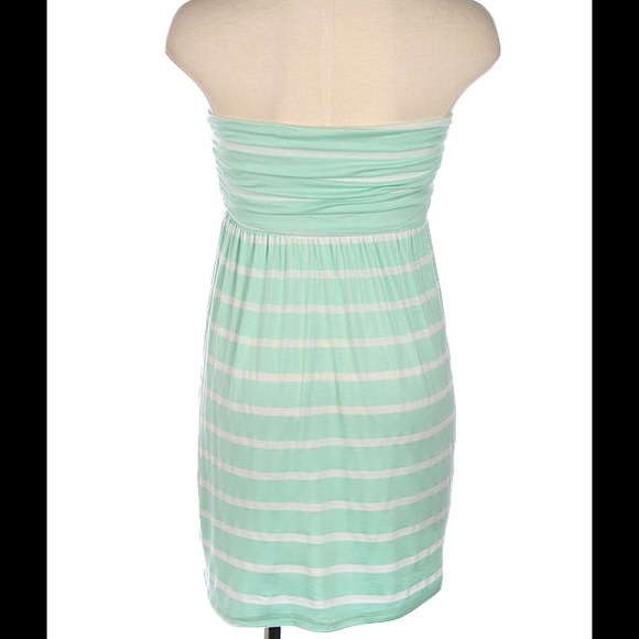 Striped Strapless Dress with pockets - Picture 3 of 3