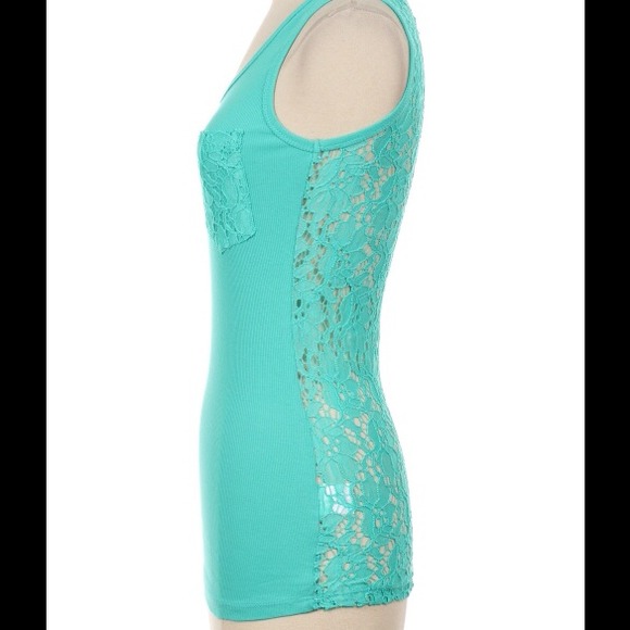 Turquoise Lace pocket/back Tank - Picture 3 of 3