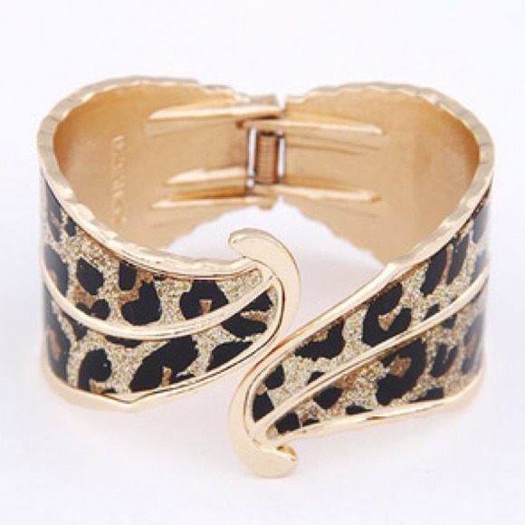 Jewelry - NEW Leopard Print Gold Tone Shimmer Bangle Cuff