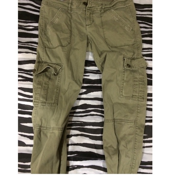 Hollister Cargos