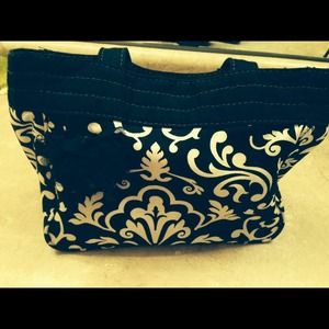 Thirty One Purse with accent bow.