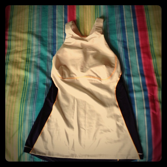BUYER PICKS $ Lulu size 6 spin it to win it tank