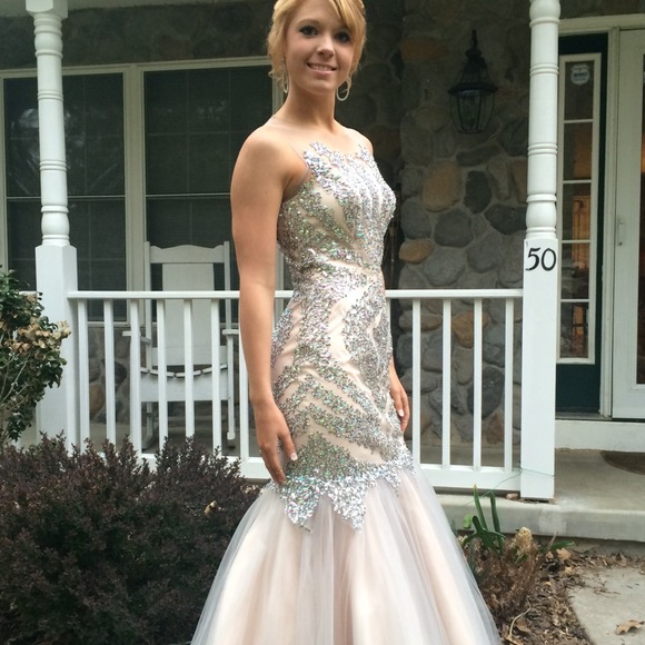 BEAUTIFUL Prom dress!!! - Picture 1 of 4
