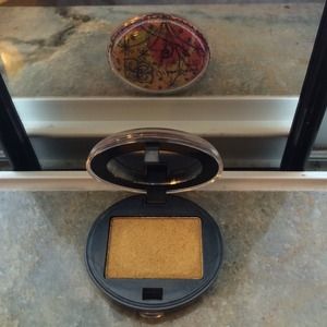 Urban Decay Deluxe Eyeshadow in Honey! Used once!!