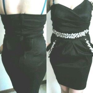 BLACK PARTY DRESS SIZE MEDIUM