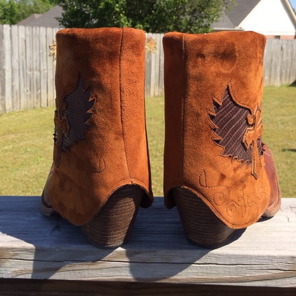 Boots - Picture 4 of 4