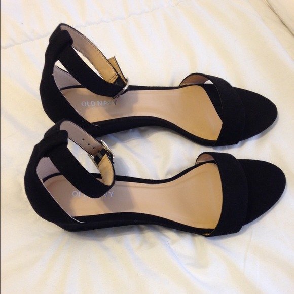 Black wedges