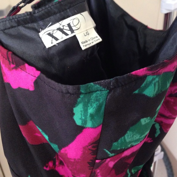 Cute party dress! - Picture 4 of 4