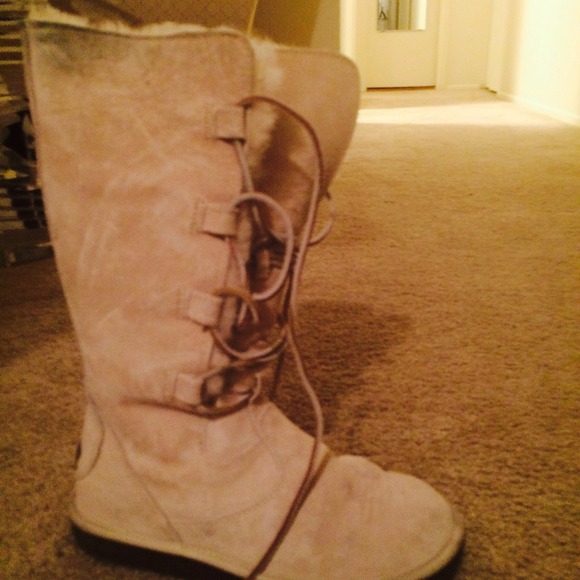 Almost new cream uggs