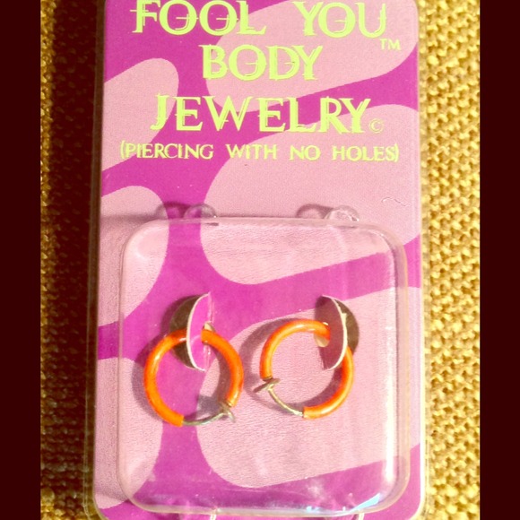 RESERV2pr. No pierce nose rings or earrings  💛