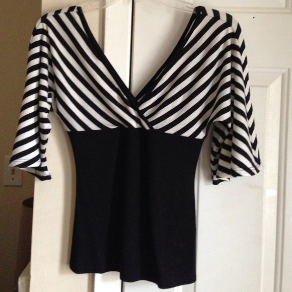 Black and White Strip V front and back Top