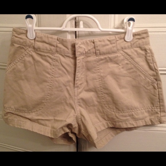 Khaki short shorts