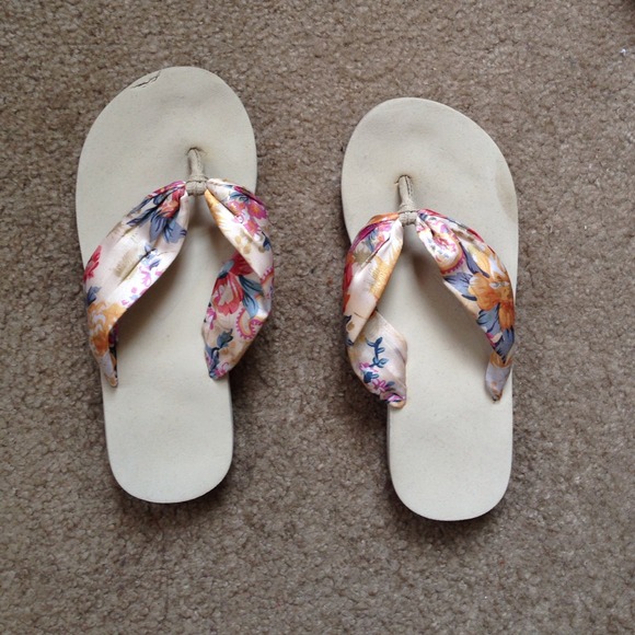Zara floral print nude flip flop