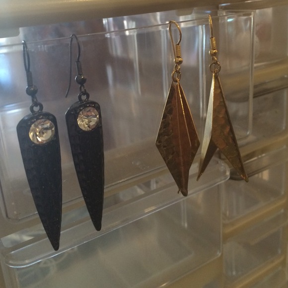 Set Of 2 Dangle Earrings