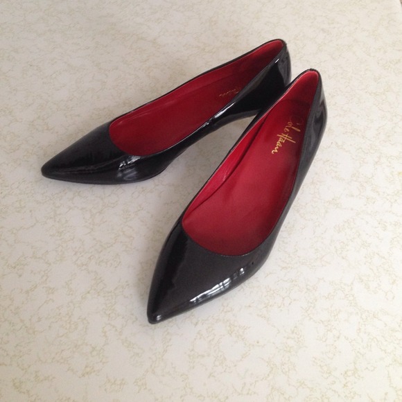 Cole Haan patent leather pointed toe 2"heels sz9.5