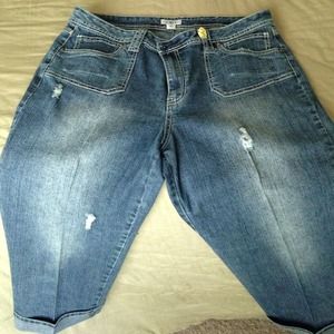 A pair of size 16 Blue Jean Cato Cuffed Capri's