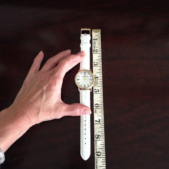 Time to buy!! White & Gold Ladies Watch 35cm face - Picture 2 of 4