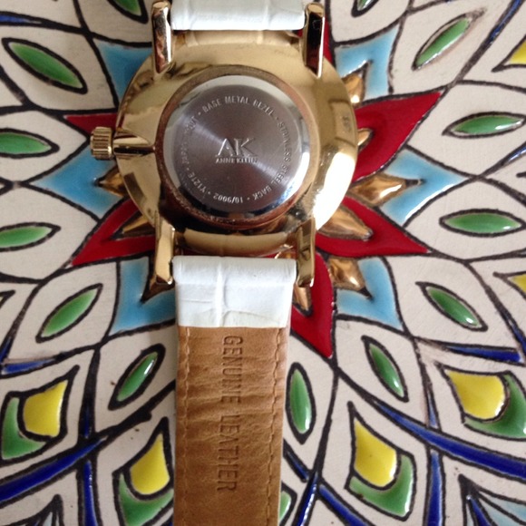 Time to buy!! White & Gold Ladies Watch 35cm face - Picture 3 of 4