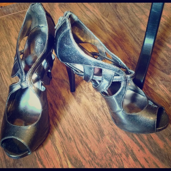 Carlos pewter peep toe✋last reduction sz10