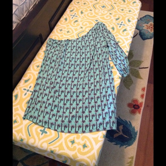 🚫One sleeve tunic-SOLD LOCALLY🚫