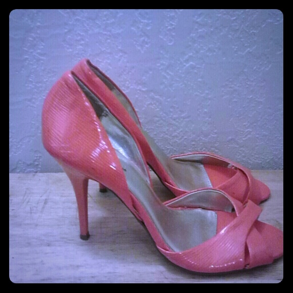 peep toe pump