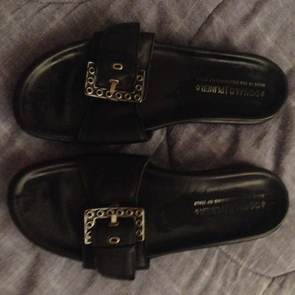 🎉🎉 PRICE REDUCED 🎉🎉 Black sandals
