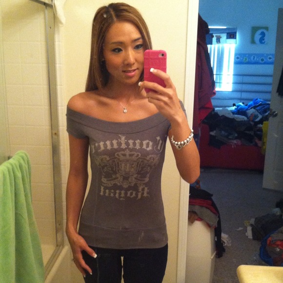 Grey off the shoulder fitted tee